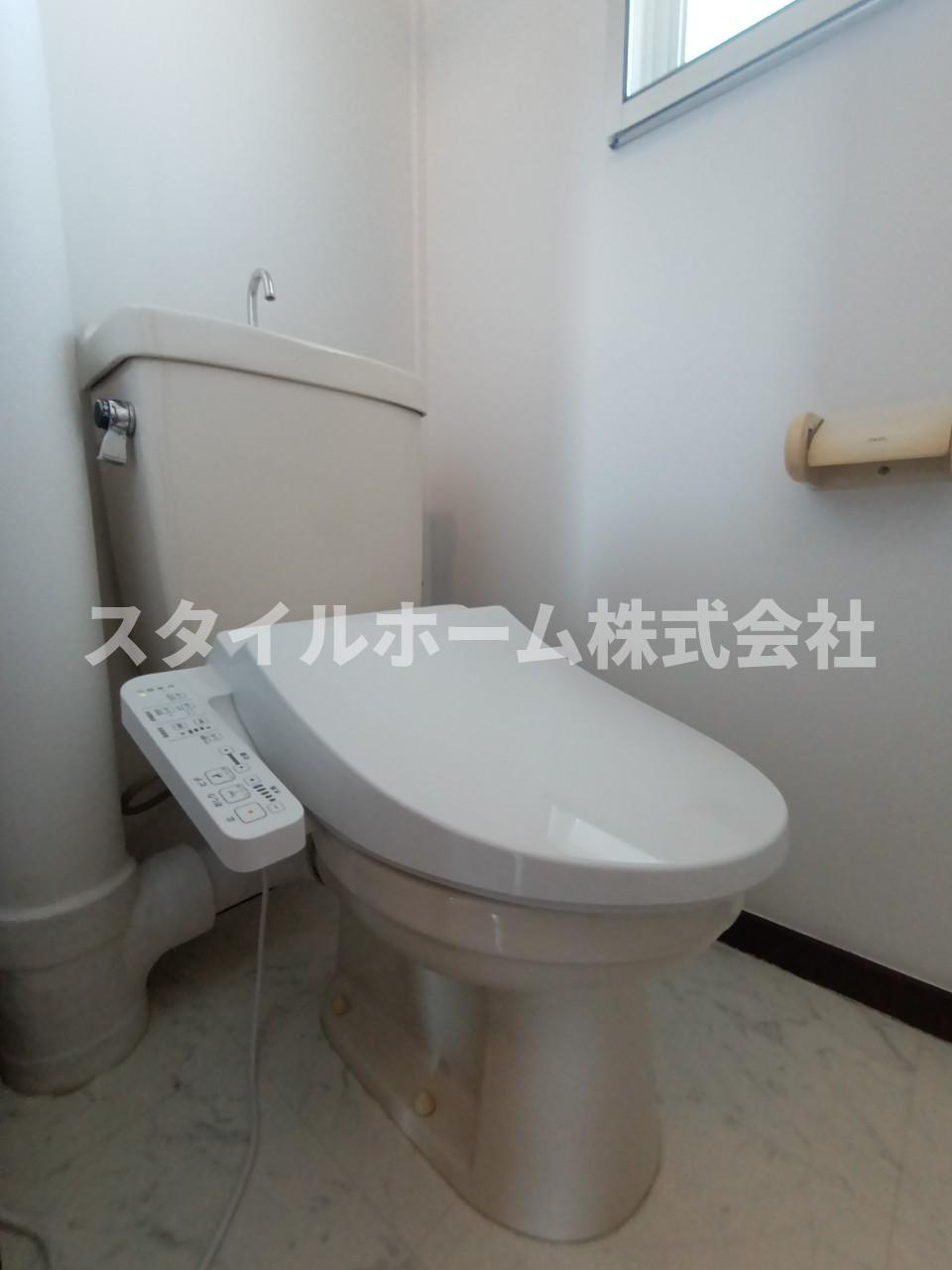 メゾン梨野のトイレ|同建物内別部屋の写真です。