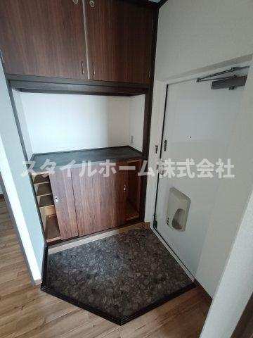 メゾン梨野の玄関|同建物内別部屋の写真です。