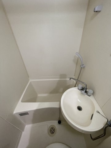 ライズ芦原橋の洗面所