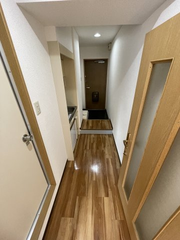 ライズ芦原橋の玄関