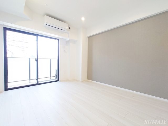 RELUXIA北赤羽の居間・リビング|アクセントクロスが素敵ですね☆