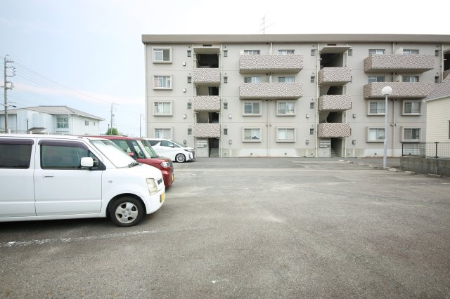 クリーンシティの駐車場