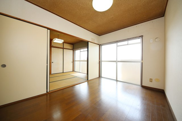 クリーンシティの居間・リビング