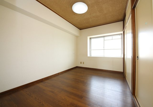 クリーンシティの洋室