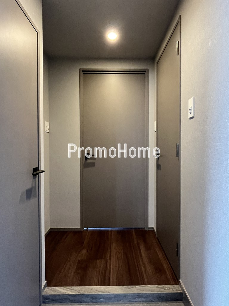 コンフォリア・リヴ八丁堀の玄関