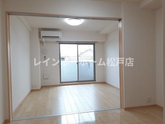 三郷市三郷１丁目のアパート