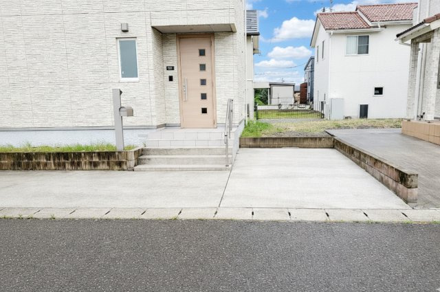 郡山市安積町成田字田向の駐車場