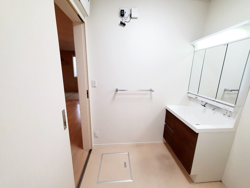 郡山市安積町成田字田向の独立洗面台