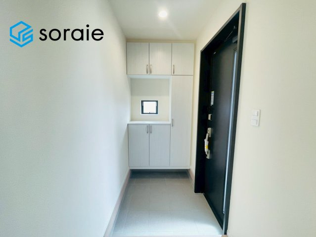 狭山市柏原　新築戸建て　ハートフルタウンの玄関|3月23日撮影。
