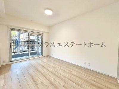 【洋室】 | シャトードメール須磨 | 居室にはクローゼットを完備♪ 自由度の高い家具の配置が叶うシンプルな空間です♪ 