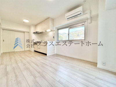 【居間・リビング】 | シャトードメール須磨 | 2面採光で明るいリビングです♪