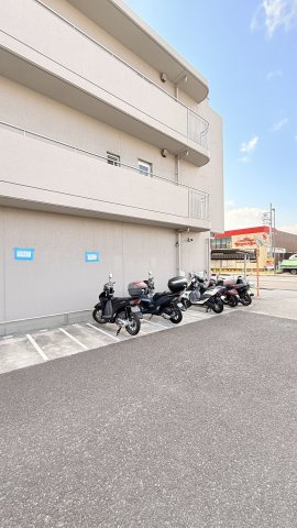 昆陽池西アーバンコンフォートの駐車場|バイク置き場