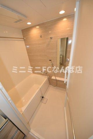 コンフォリアリヴ本町ＷＥＳＴ Ｑの浴室