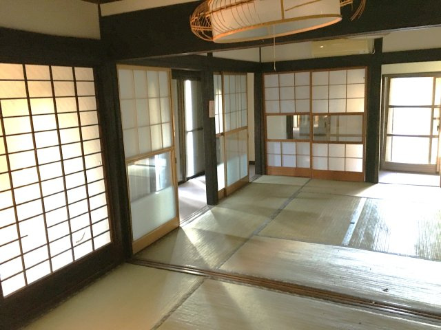御宿町上布施　中古戸建の和室|和室8帖と6帖の続き和室あり。
