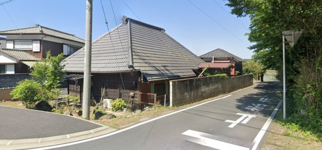 御宿町上布施　中古戸建の前面道路含む現地写真|接道広々なので大きめの車でも安心ですね