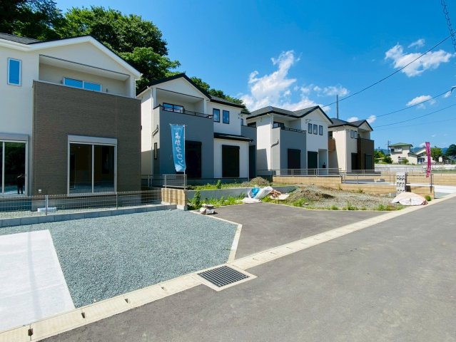 よかタウン／菊池郡大津町大字大津6・7・8期／2号棟の前面道路含む現地写真