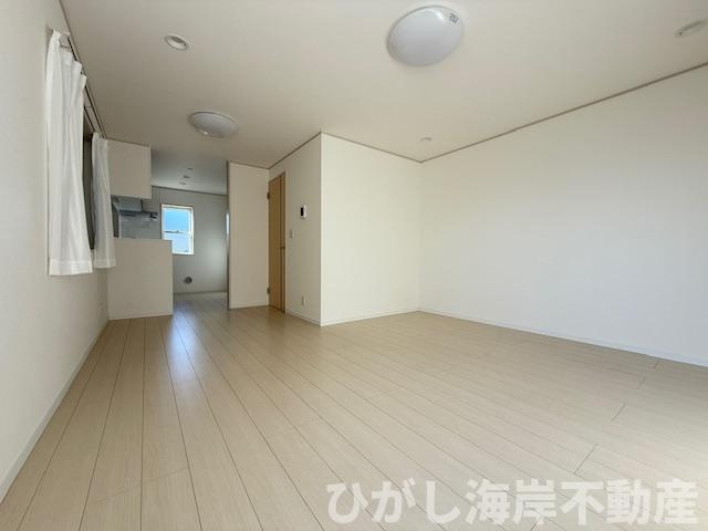 茅ヶ崎市松林1丁目　中古戸建の居間・リビング|新規リフォーム完了！　15帖　LDK