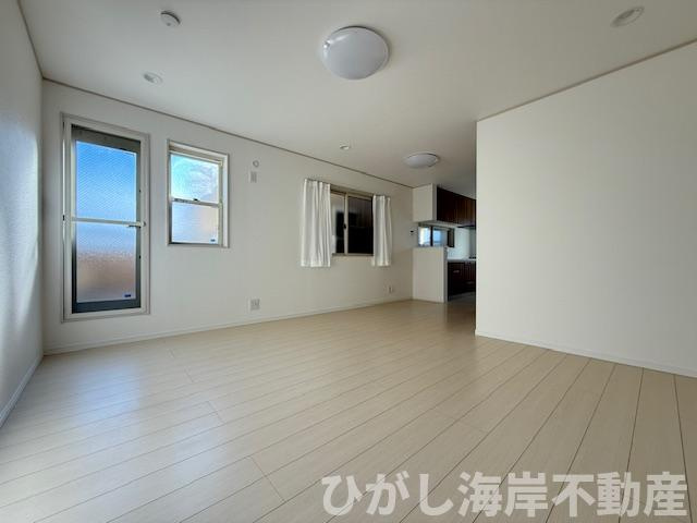 茅ヶ崎市松林1丁目　中古戸建の居間・リビング|新規リフォーム完了！　15帖　LDK