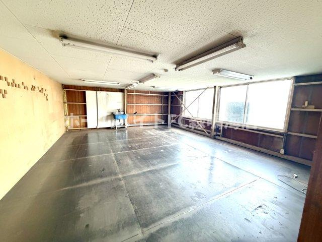 新船３丁目倉庫の内装