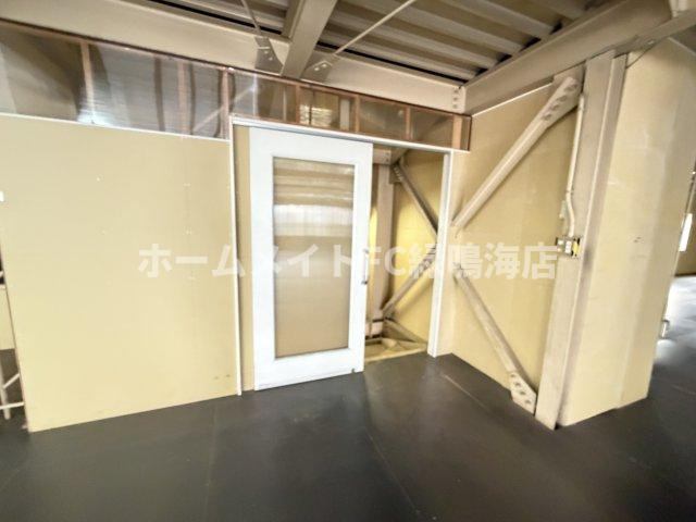 新船３丁目倉庫の内装