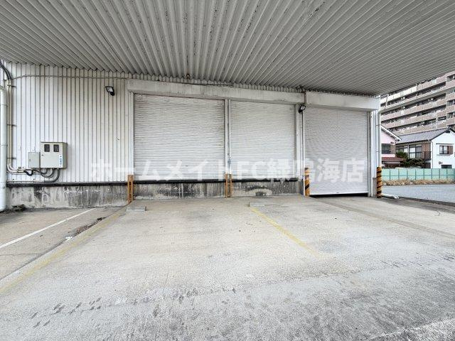 新船３丁目倉庫の駐車場