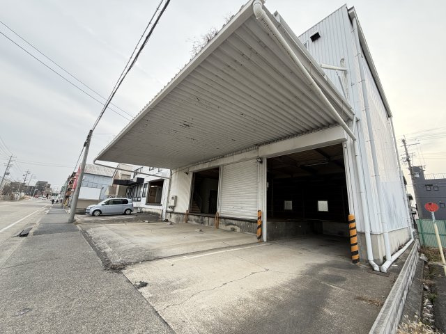 新船３丁目倉庫の駐車場