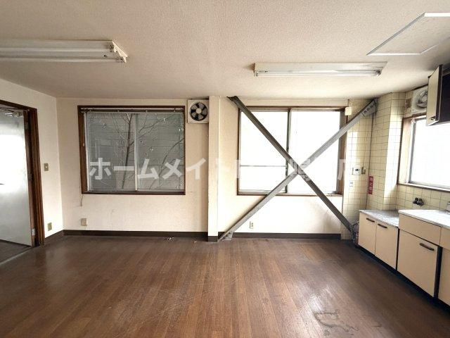 新船３丁目倉庫の内装