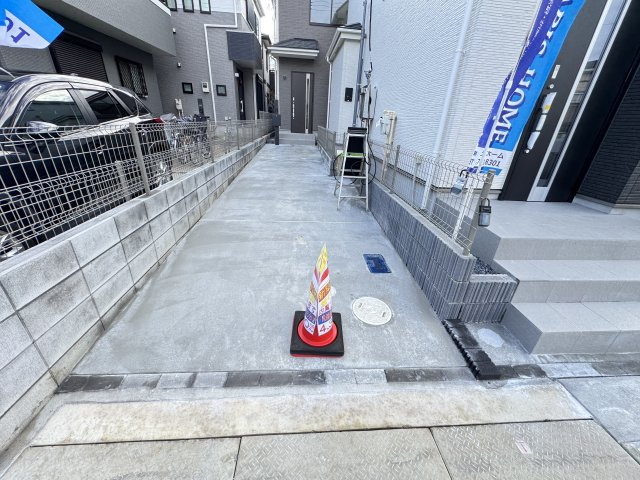 市川市本北方１丁目新築戸建【中山小学校：8分】の駐車場|A号棟駐車スペース・縦列2台駐車可