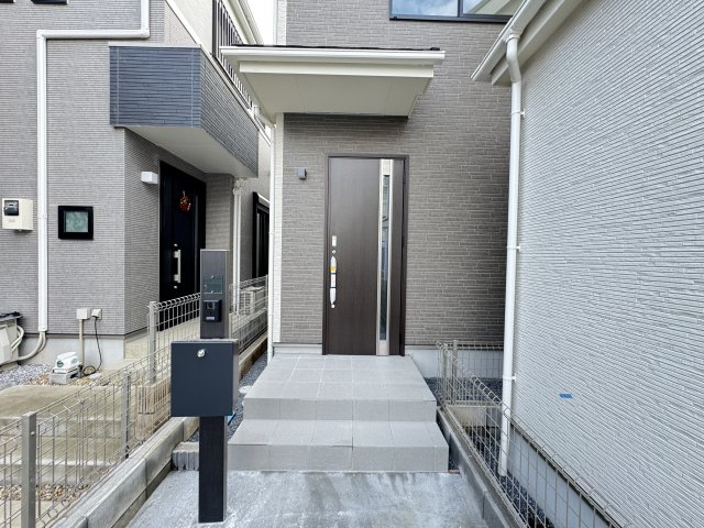 市川市本北方１丁目新築戸建【中山小学校：8分】のエントランス|エントランス・玄関ポーチ
