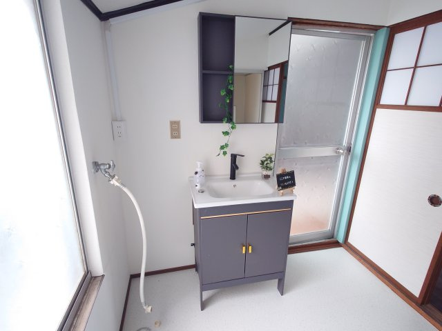 ふんわりしっぽとなごみの家の独立洗面台