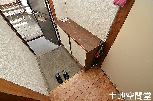 堺アパートの玄関