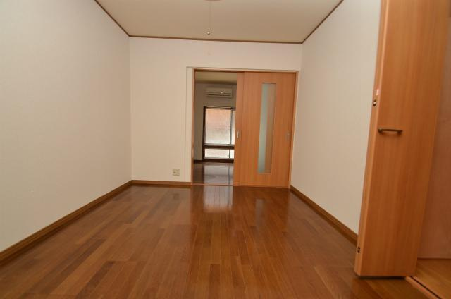 堺アパートの居間・リビング