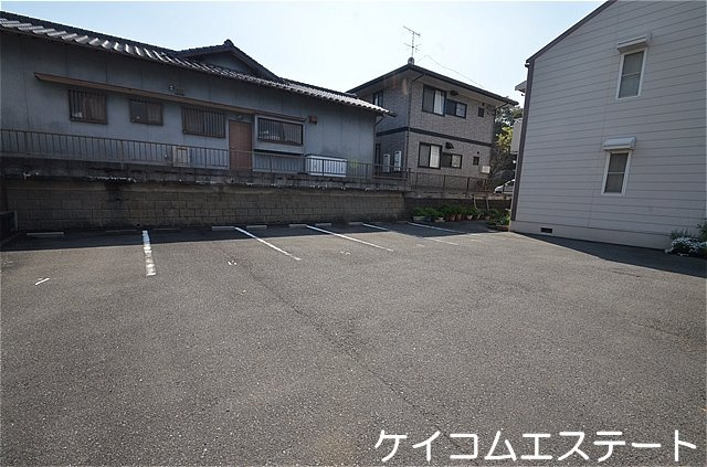 グランディール松寿山の駐車場