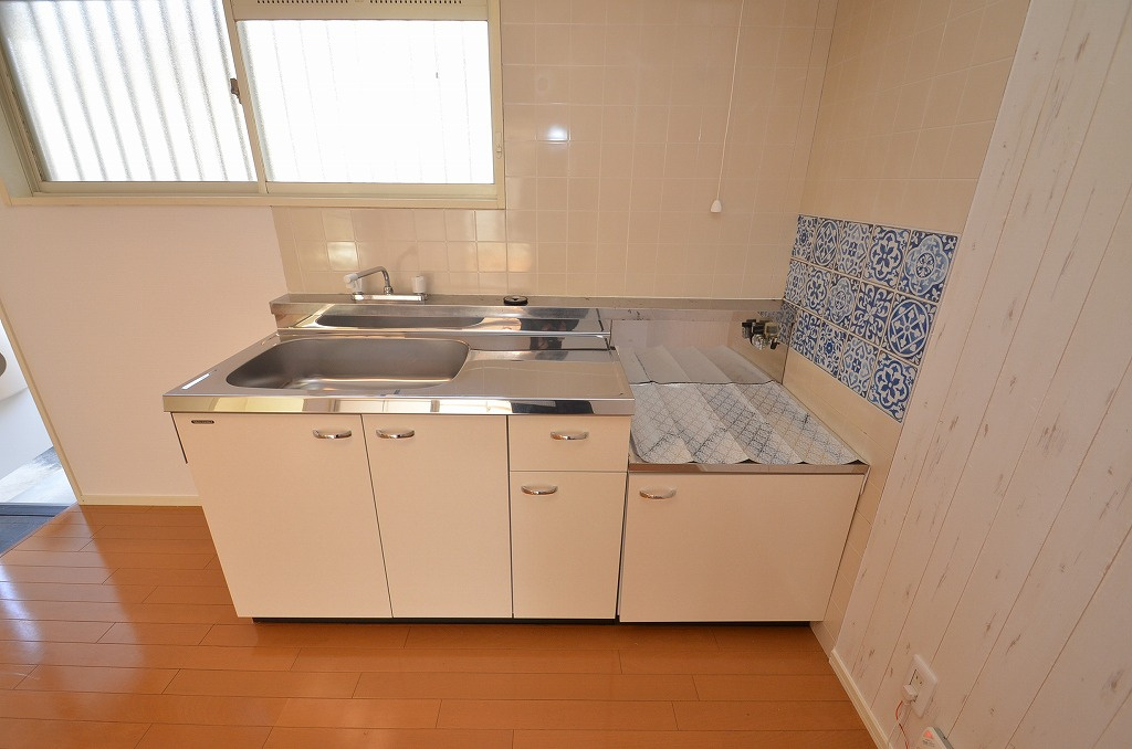 ハイツベルヴューの居間・リビング|※照明はサービス品です。