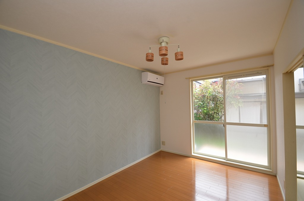 ハイツベルヴューの洋室|※エアコン・照明器具はサービス品です。
