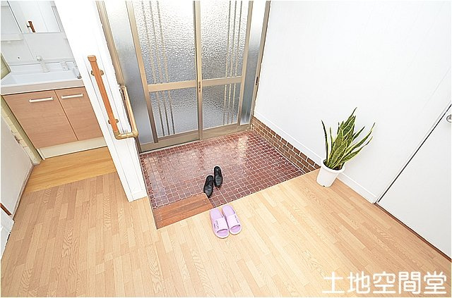 中の原1丁目　貸家の玄関