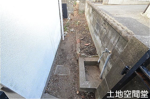 中の原1丁目　貸家の庭