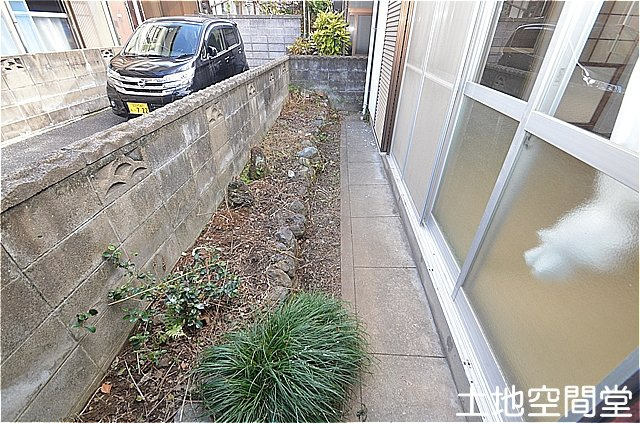 中の原1丁目　貸家の庭