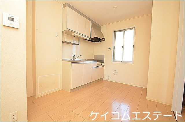 北九州市八幡西区永犬丸４丁目のアパートの居間・リビング