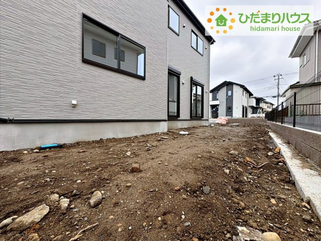ひたちなか市高場6期　新築戸建　1号棟の庭|広々とした前面道路で、車の出し入れも安心。