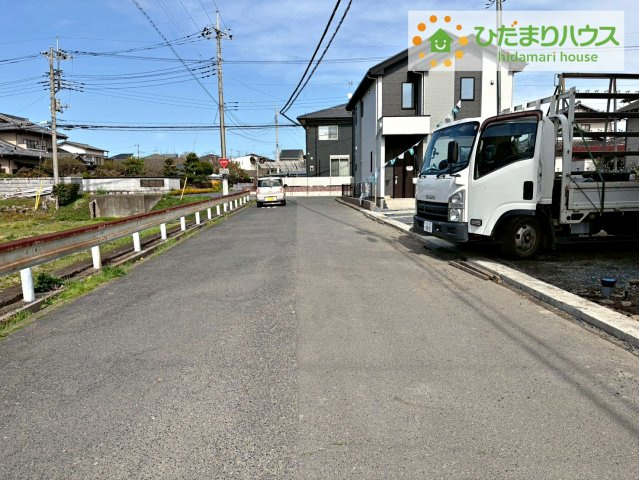 ひたちなか市高場6期　新築戸建　1号棟の前面道路含む現地写真|前面道路幅7ｍ☆車の出入りもラクラクできちゃいます(^^♪
