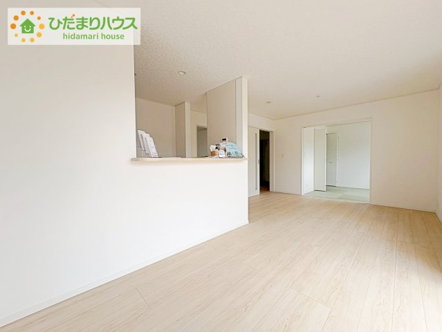 東海村亀下第1　新築戸建　2号棟の居間・リビング|お子様が元気に遊べる広々としたリビングです。
