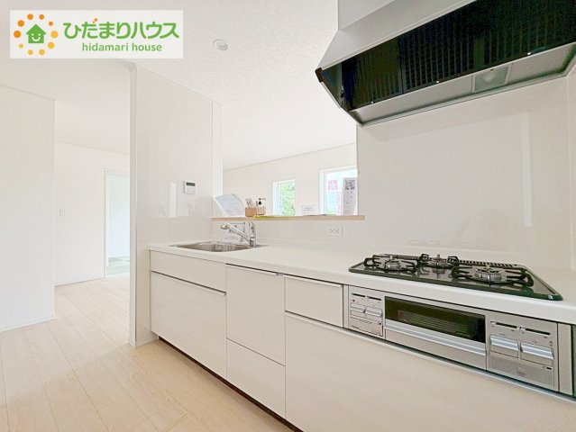 東海村亀下第1　新築戸建　2号棟のキッチン|3口コンロでお料理する時間も短くなりそうですね(*‘∀‘)