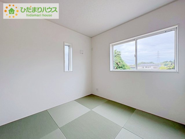 東海村亀下第1　新築戸建　2号棟の和室|扉を閉じれば来客用のお部屋として。開いて広い空間を作れば、お子様の遊び部屋として使えます！