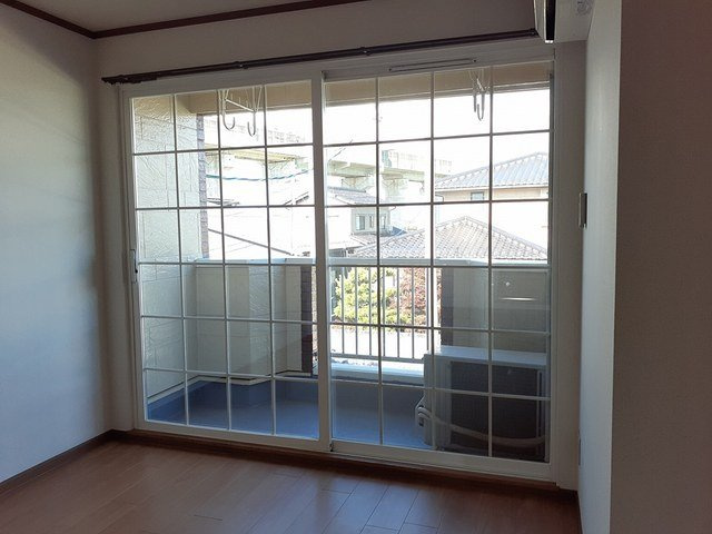 シャン・レジーナのバルコニー|外からの目が気にならないバルコニーで洗濯物が干せます