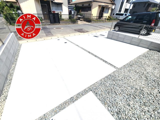 福岡市西区野方2丁目第4-3棟（2号棟）の駐車場|広々した駐車場になります。3台並列駐車となります。