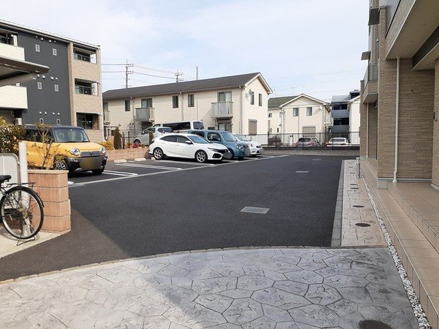 ラ　ヒル　ノーヴァの駐車場