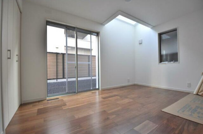 【洋室】 | 南台２丁目～LDK約２０.２帖・ルーフバルコニー付新築戸建～