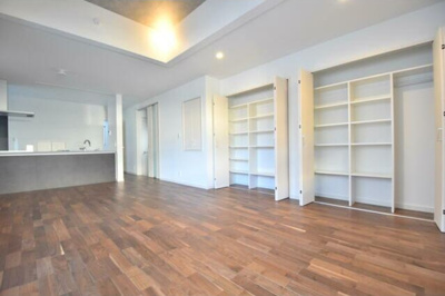 【居間・リビング】 | 南台２丁目～LDK約２０.２帖・ルーフバルコニー付新築戸建～