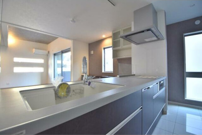 【キッチン】 | 南台２丁目～LDK約２０.２帖・ルーフバルコニー付新築戸建～